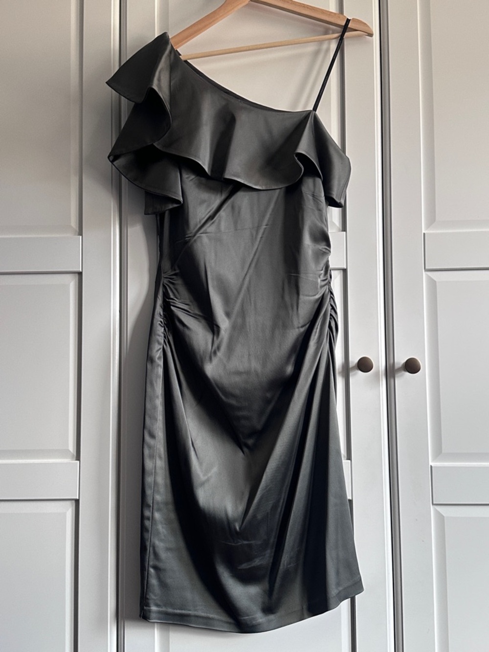 Maggy London One-Shoulder Grey Ruffle Satin Dress